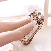 Load image into Gallery viewer, Round Toe Flat Shoes High Quality Cute Sen Women Shoes National Wind Shallow Mouth Floral Flower Comfortable Soft Bottom Shoes